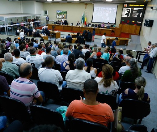 Com argumentos contra e favor, projeto passa em primeira discussão