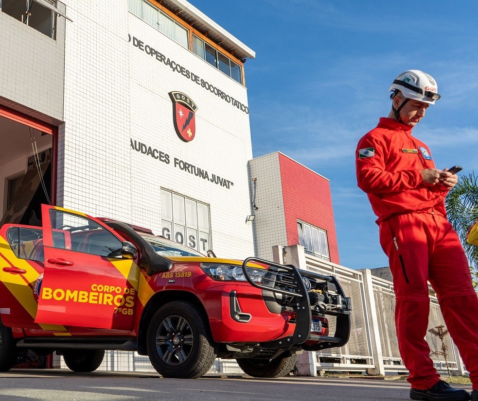 37 bombeiros do Paraná chegaram nesta quinta-feira (9) ao RS