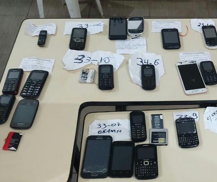 30 celulares são apreendidos na PEM e CCM durante revista simultânea