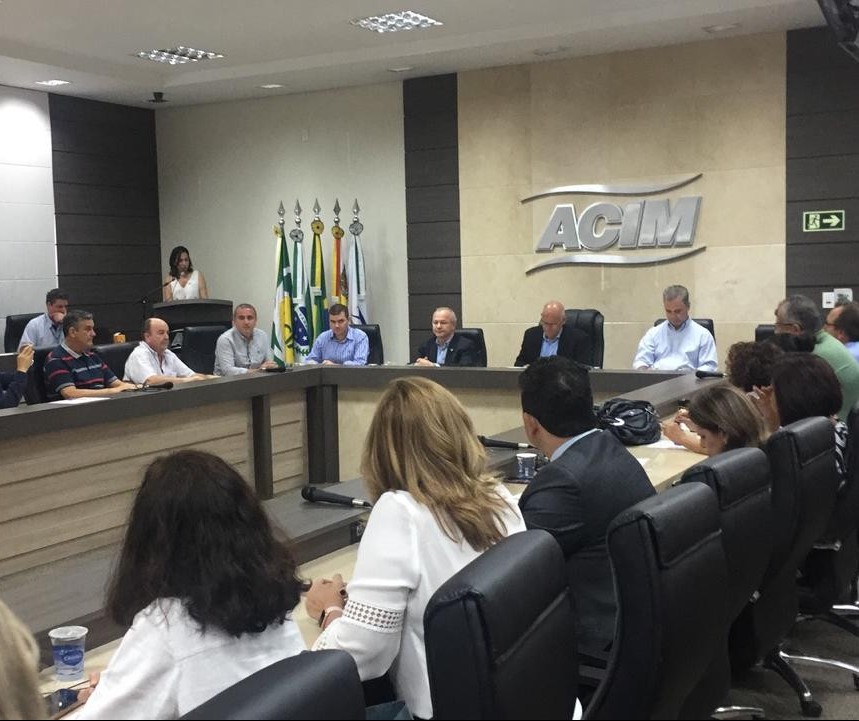 Em reunião com lideranças, momento tenso