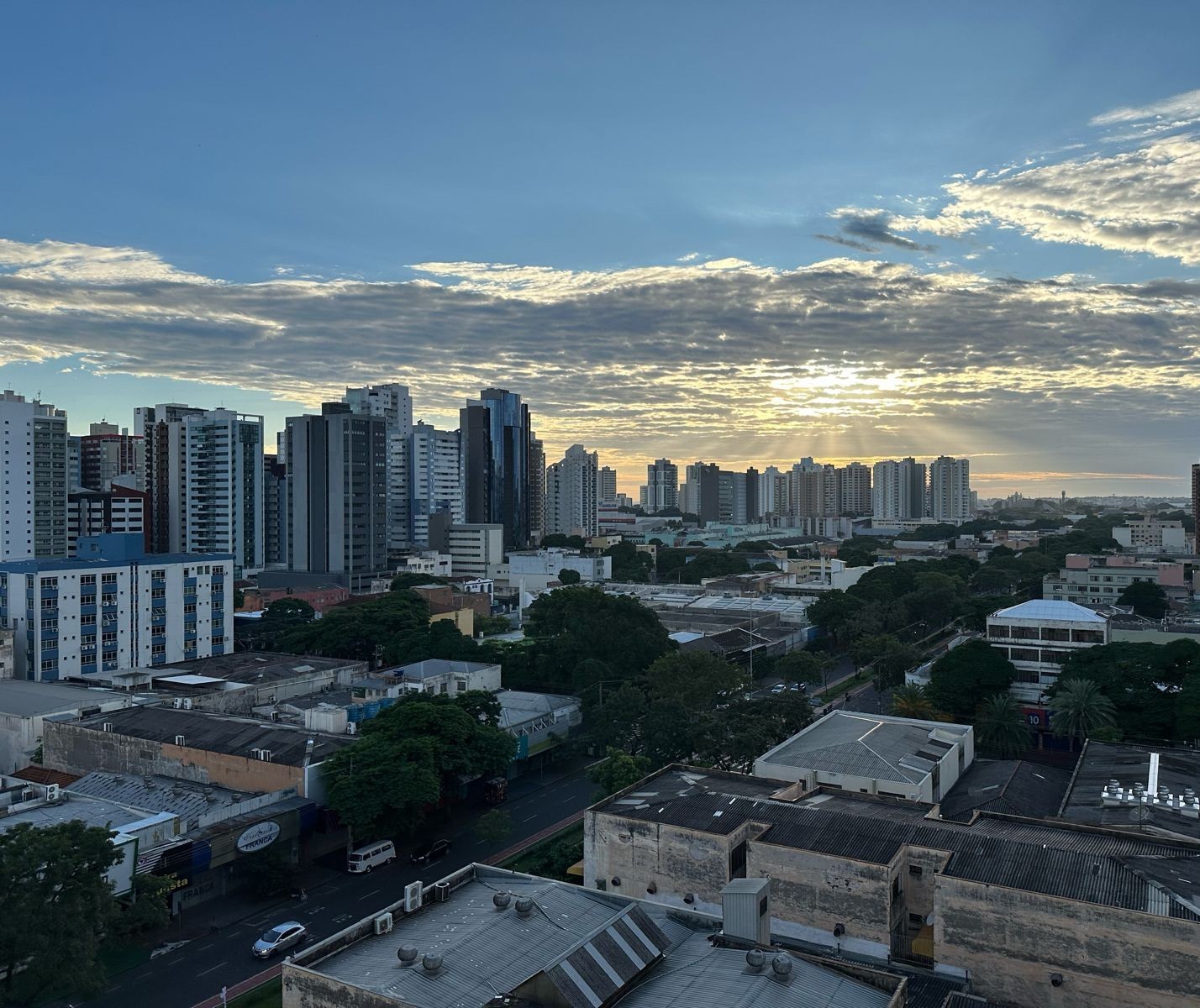 Tempo segue quente em Maringá nesta terça-feira (23)