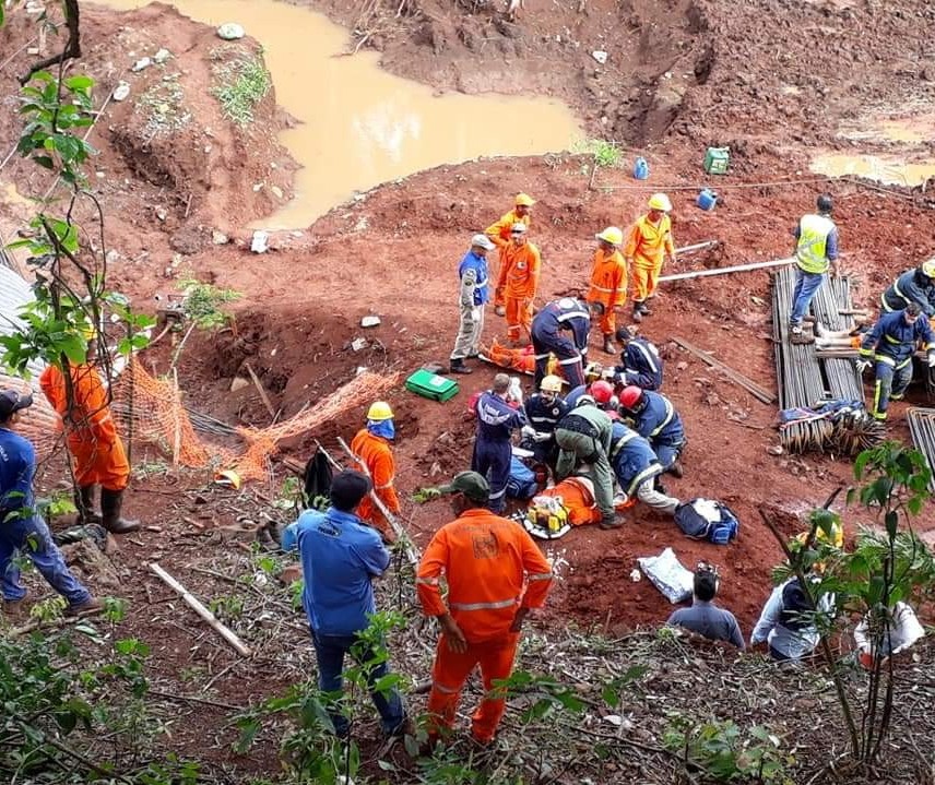 Quatro operários ficam feridos em obra às margens da PR-323