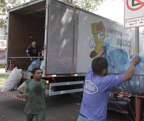 Recicla Comércio cadastra empresas da Avenida Cerro Azul