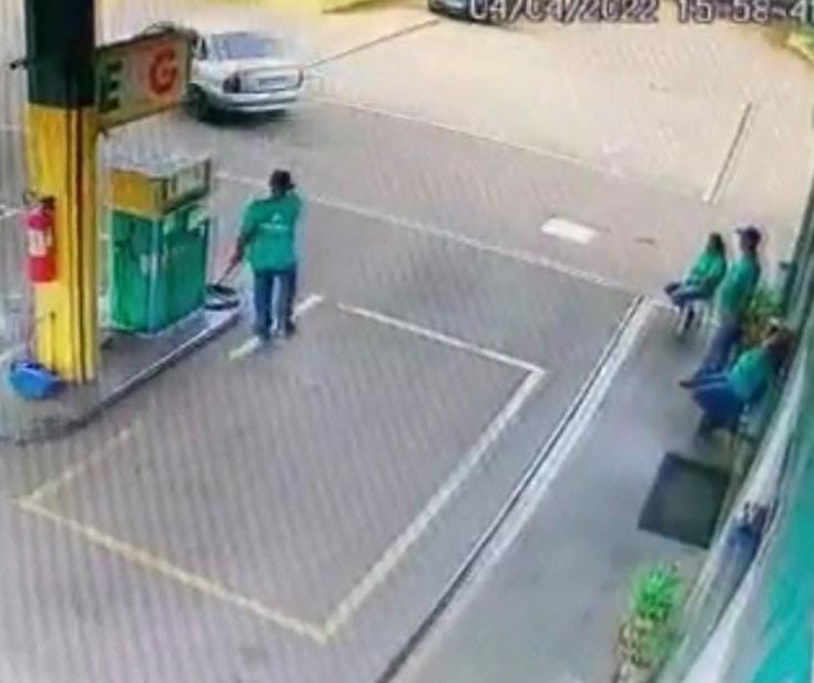 Motorista enche o tanque e foge de posto de combustíveis sem pagar em Sarandi; vídeo