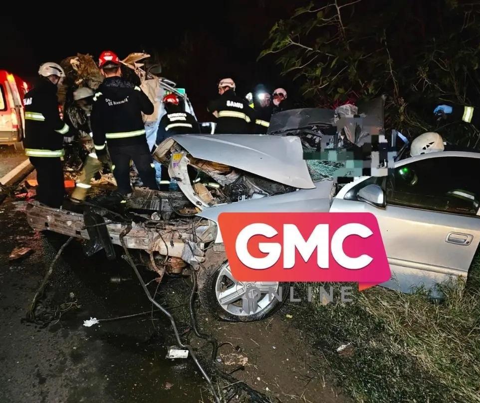 Três pessoas morrem em grave acidente envolvendo van e carro