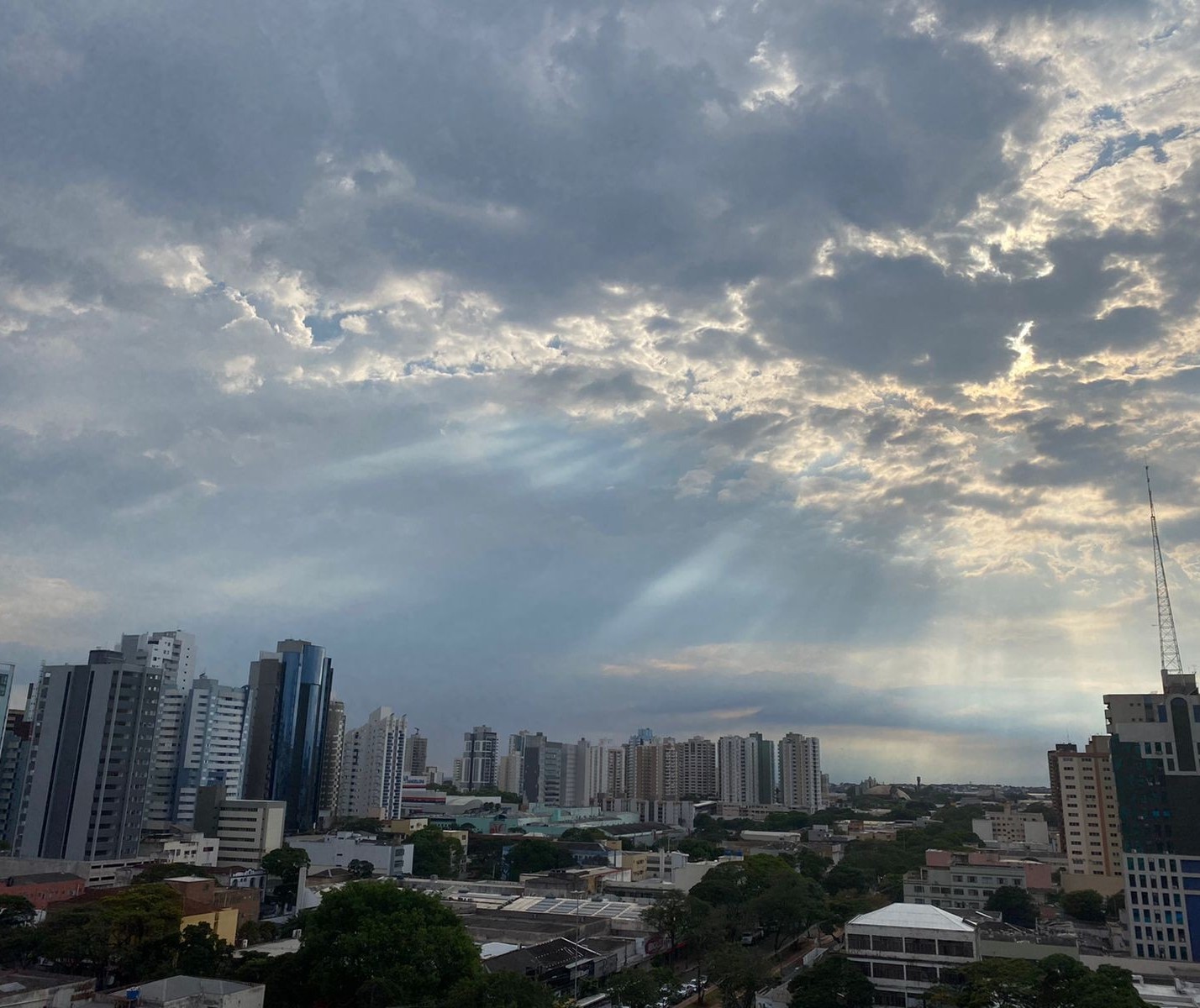 Tempo nublado pode indicar chuva para Maringá nesta quinta-feira