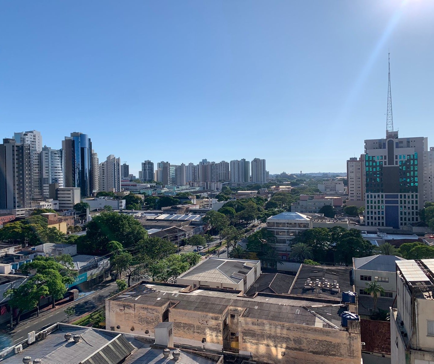 Com dia ensolarado, máxima chega a 28ºC em Maringá nesta terça-feira (15)