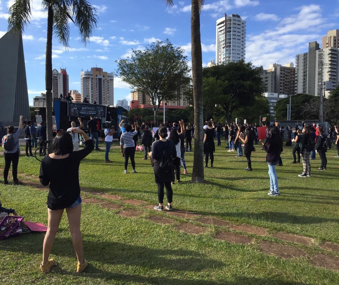 Ato em Maringá pede o fim do genocídio negro e indígena