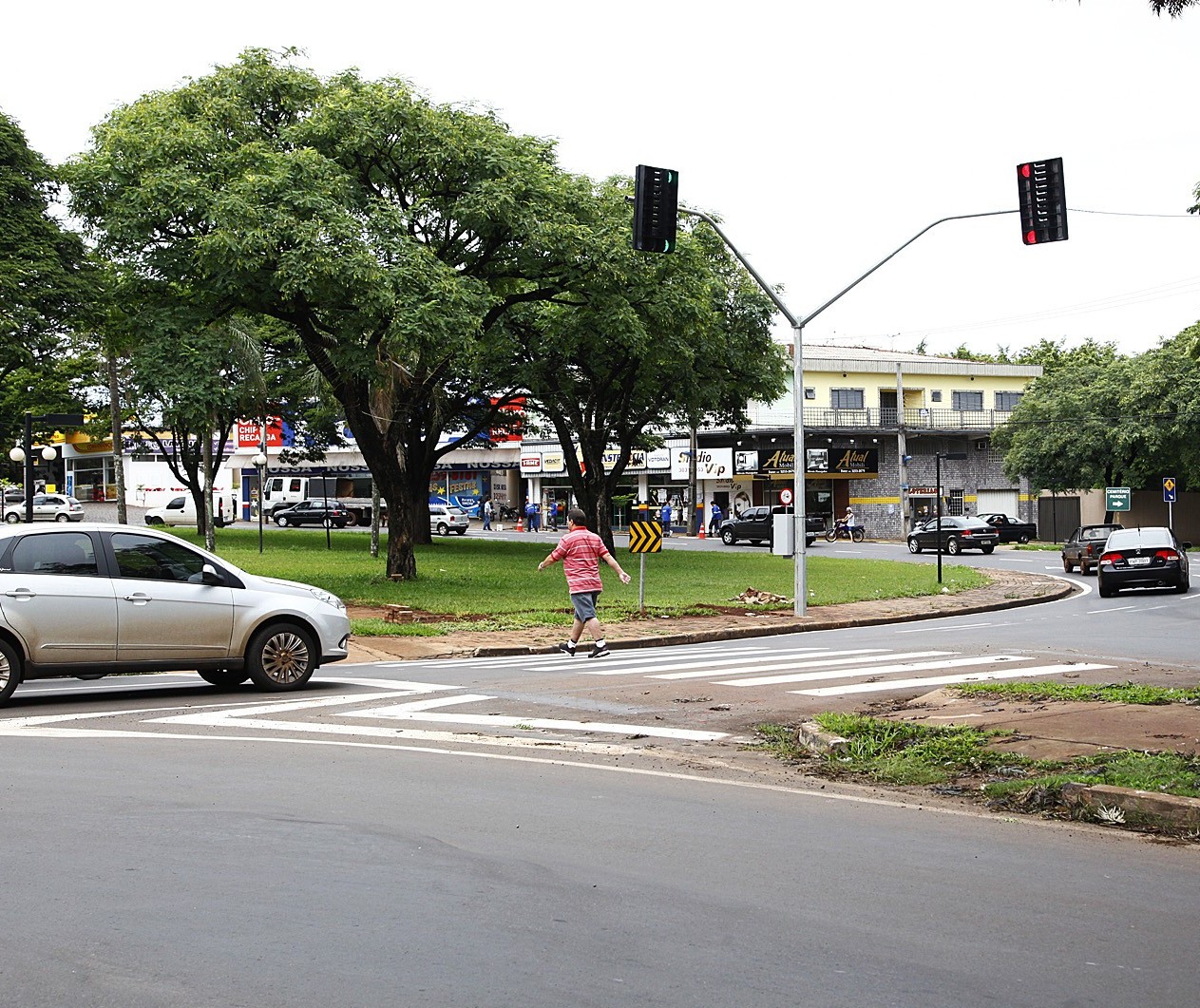 Como trafegar de forma correta e segura em rotatórias?