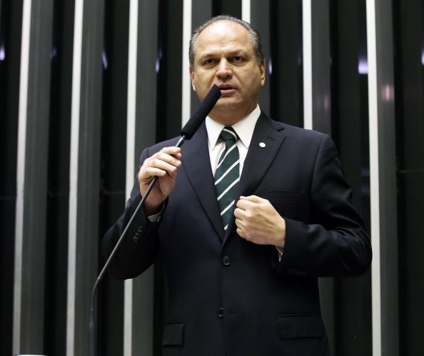 Deputado defende pagamento de seguro-desemprego e suspensão de contratos