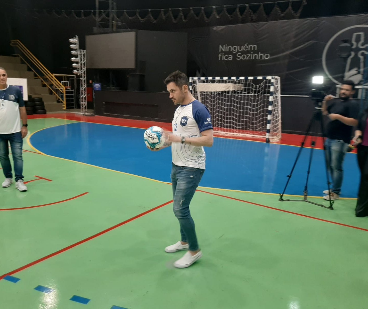 Duas vezes melhor jogador de futsal do mundo, Falcão visita Maringá