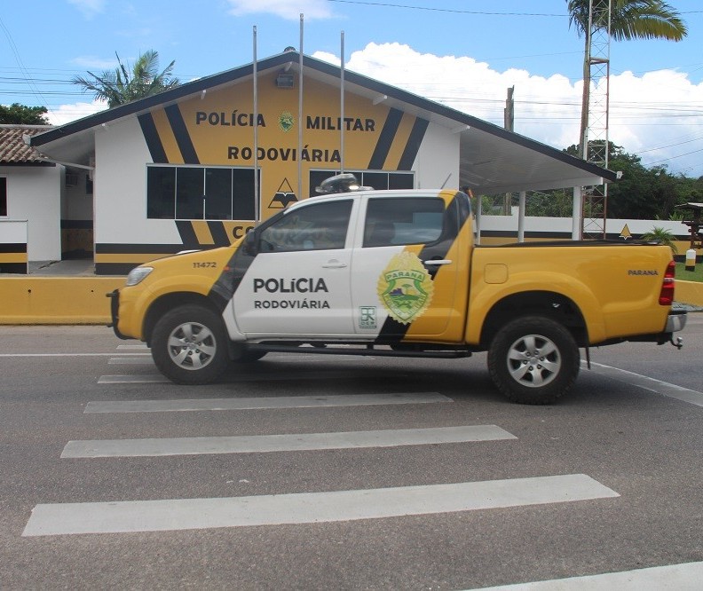 Motorista abandona veículo com mais de 15 mil maços de cigarros contrabandeados