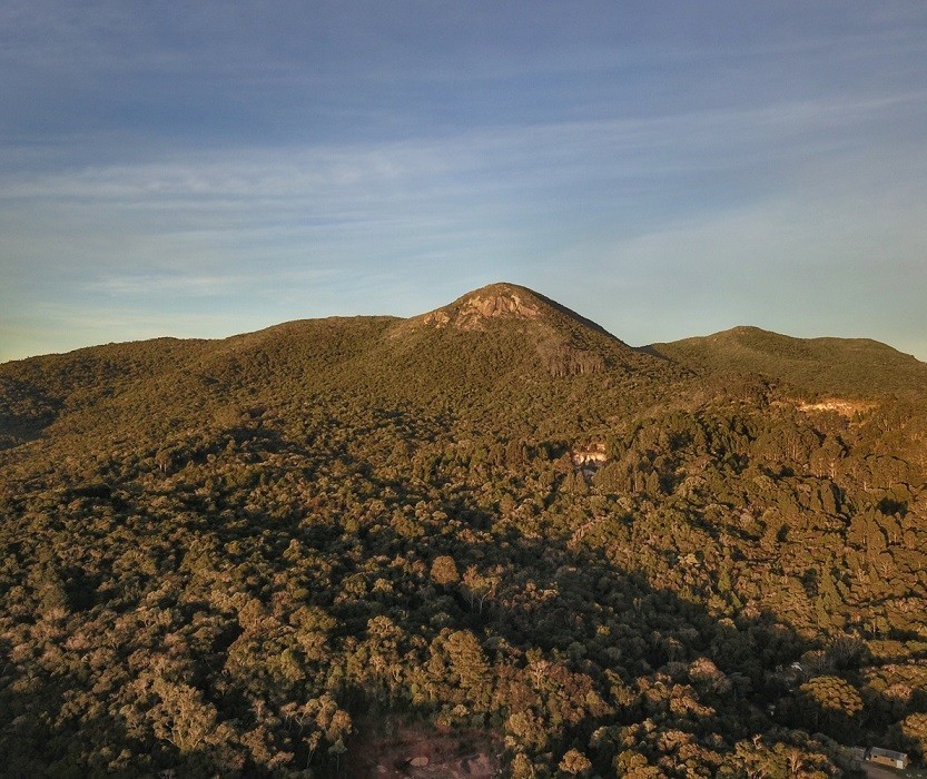 Buscas por monomotor que desapareceu na Serra do Mar continuam