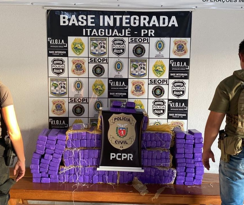 Motorista tenta fugir de blitz, mas é preso com 145 kg de maconha