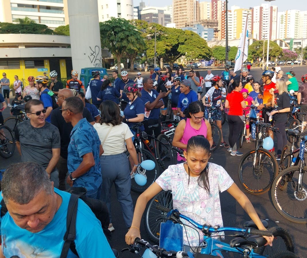 ‘Passeio ciclístico e caminhada da família’ reúne milhares de fiéis