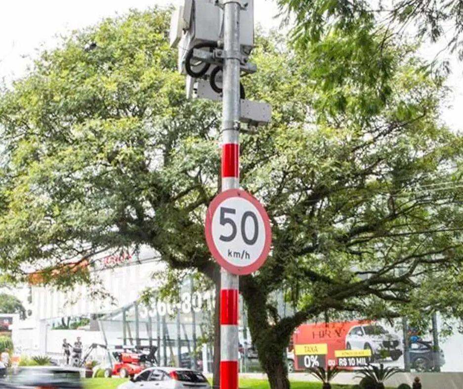 Projeto de lei prevê faixas reflexivas em radares de velocidade