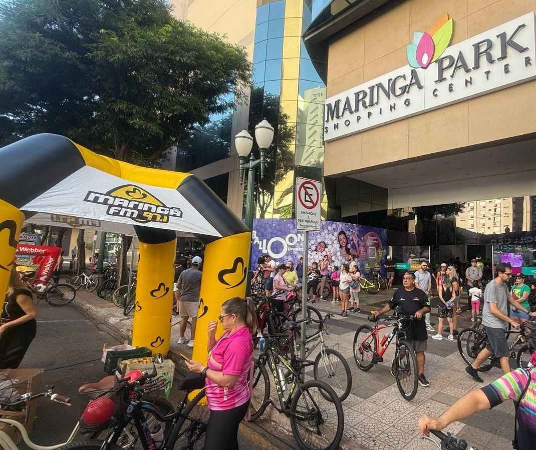 Passeio ciclístico reúne famílias pelas ruas de Maringá