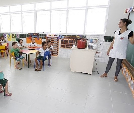 Justiça determina que Maringá e prefeito garantam vagas em creches para crianças, diz MP