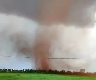 Tornado atinge zona rural de Marialva, destelha casas e provoca estragos; vídeo