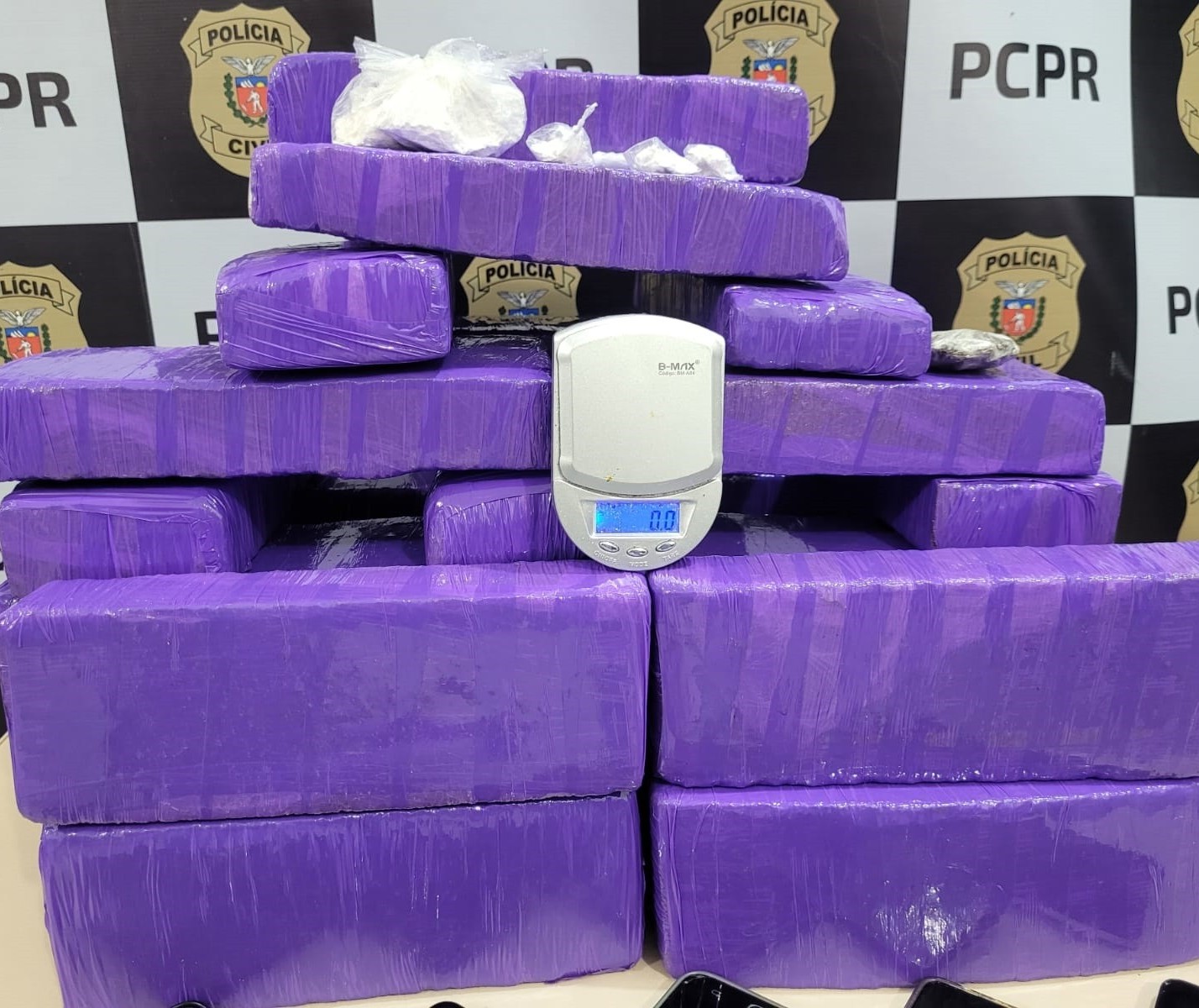 Polícia Civil prende suspeitos de tráfico de drogas em Maringá