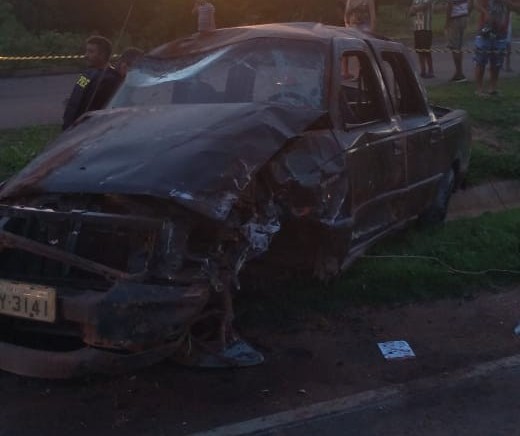 Carro capota e seis pessoas são ejetadas; nenhuma usava cinto