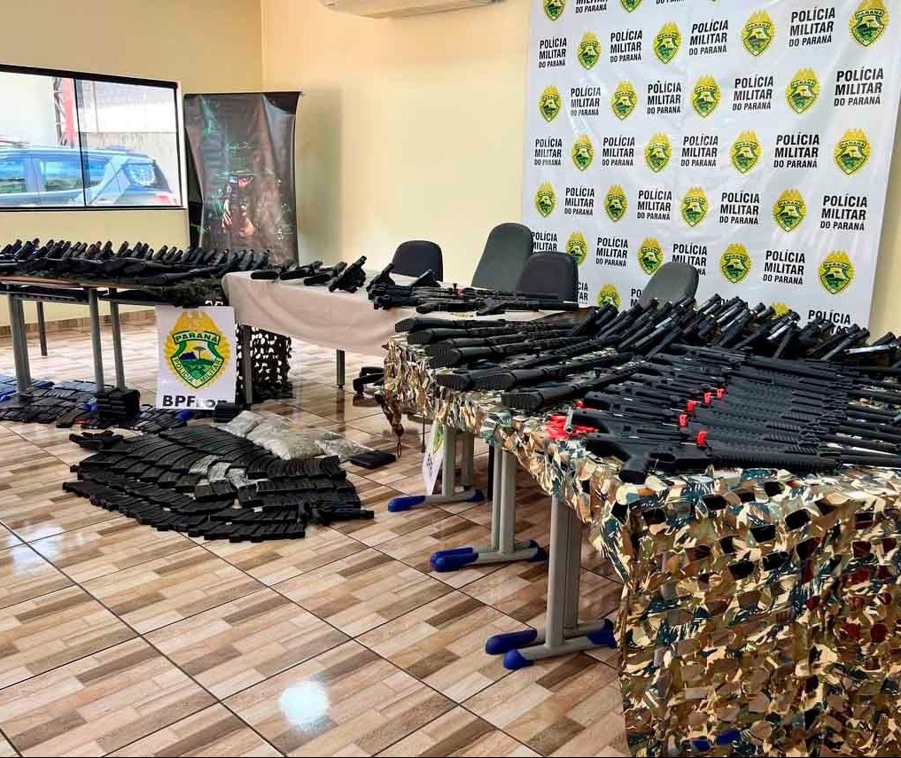 Polícia Militar apreende arsenal com 160 armas escondidas em caminhões