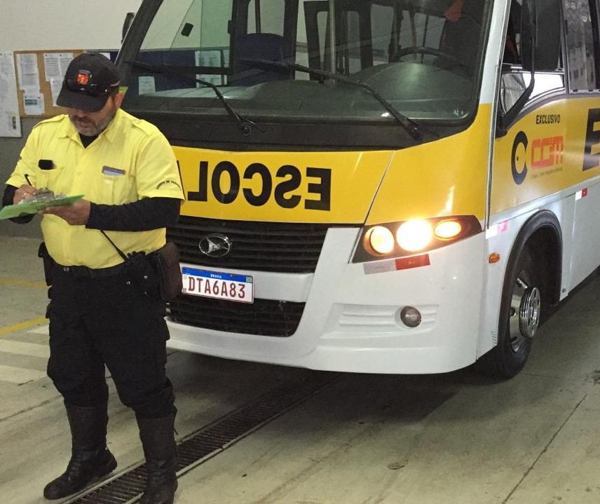 87 ônibus de transporte escolar precisam passar por vistoria