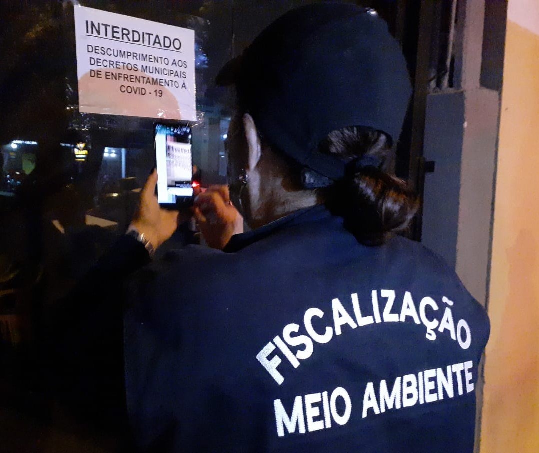 GGI aciona reforço durante fiscalização em bar que descumpria decreto