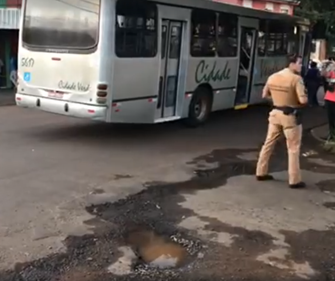 Adolescente morre em acidente entre bicicleta e ônibus