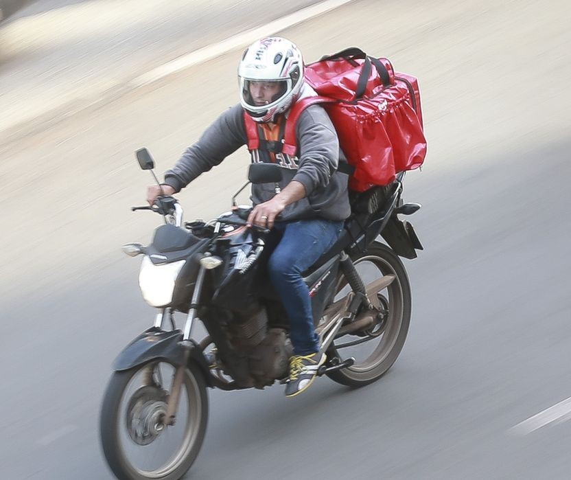 Norma permite que o mesmo veículo seja usado por motoentregador e mototáxi