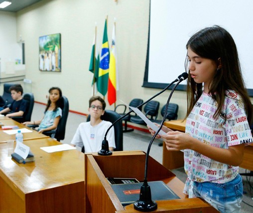 Alunos podem se inscrever para ser vereador mirim em Maringá