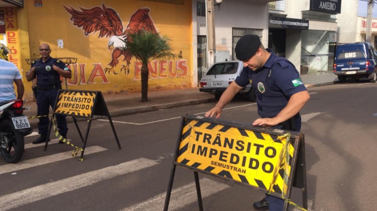 Policiais fazem buscas para recapturar presos