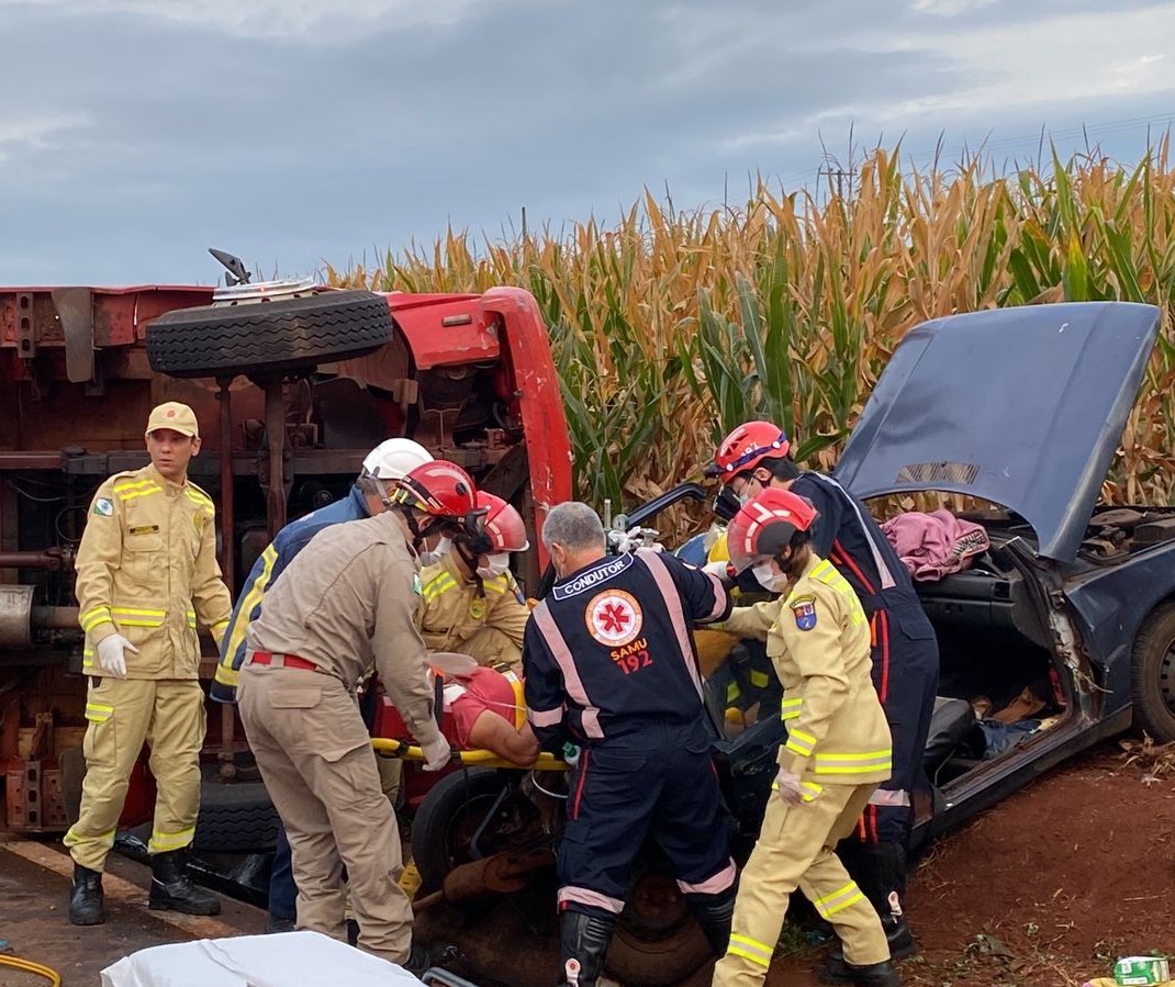 5 pessoas da mesma família ficam feridas em acidente na PR-317; criança é resgatada de helicóptero do Samu