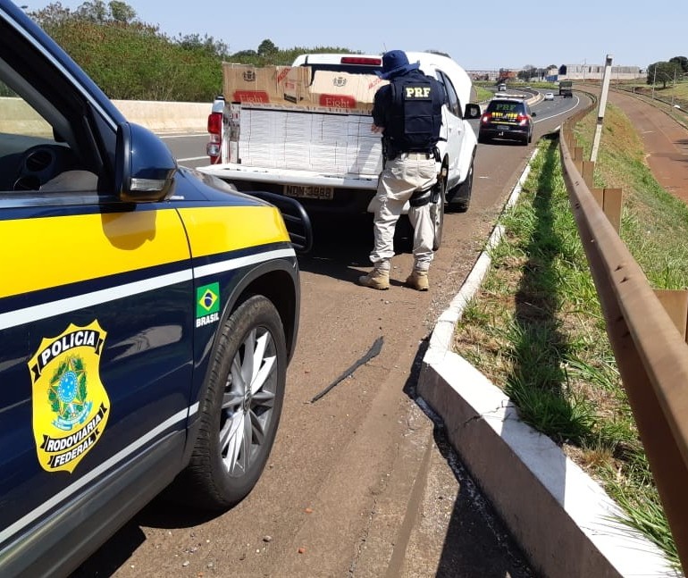 Caminhonete com quase 20 mil maços de cigarro é apreendida no Contorno Norte