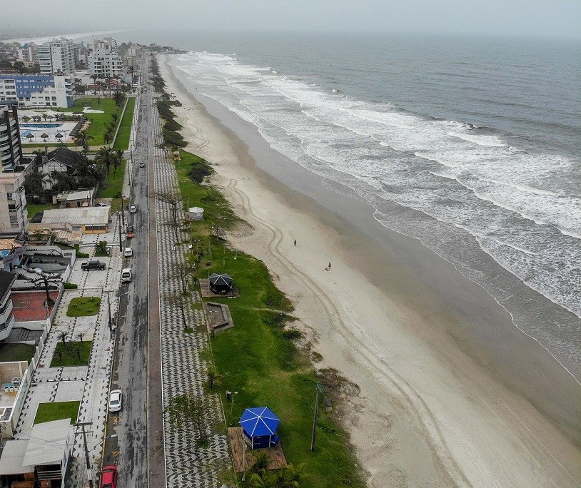 Seguem as buscas por jovem que desapareceu no mar em Matinhos