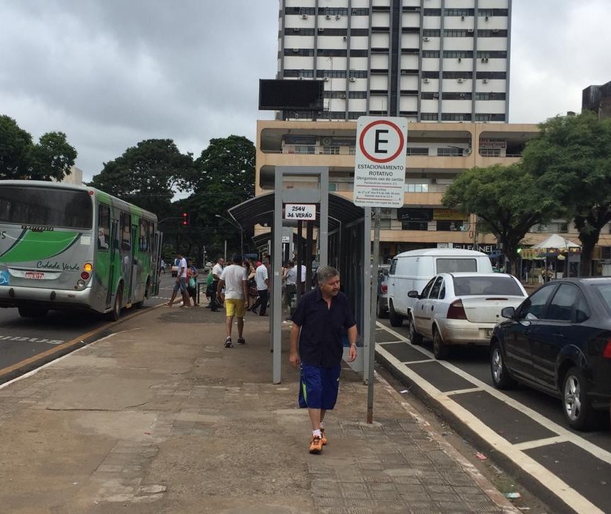 Prefeitura vai fazer novo edital para compra de pontos de ônibus