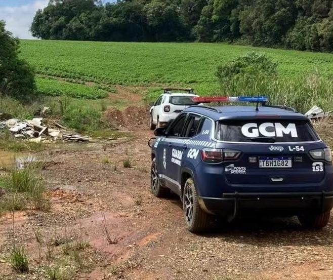 Homem foge após atirar e sequestrar ex-esposa, vítima está hospitalizada