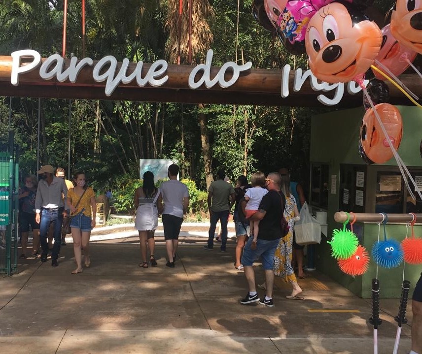 Domingo de shoppings e parques abertos em Maringá