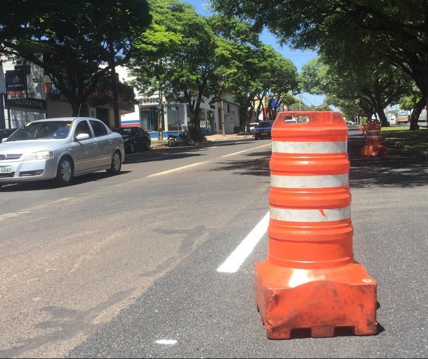 Obras interditam trecho da Avenida Colombo