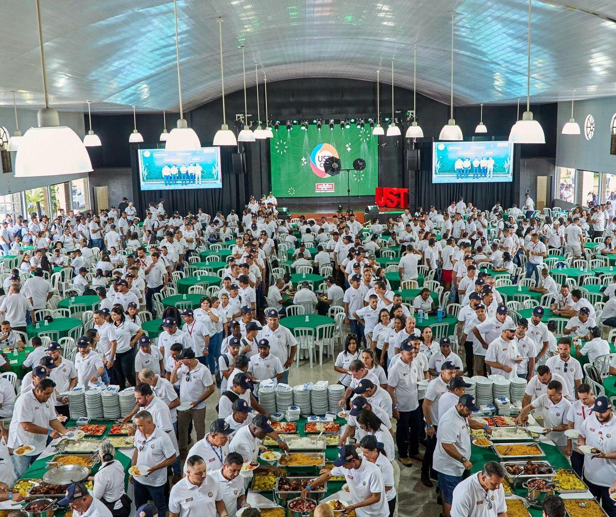 Usina Santa Terezinha premia 1.240 funcionários em evento