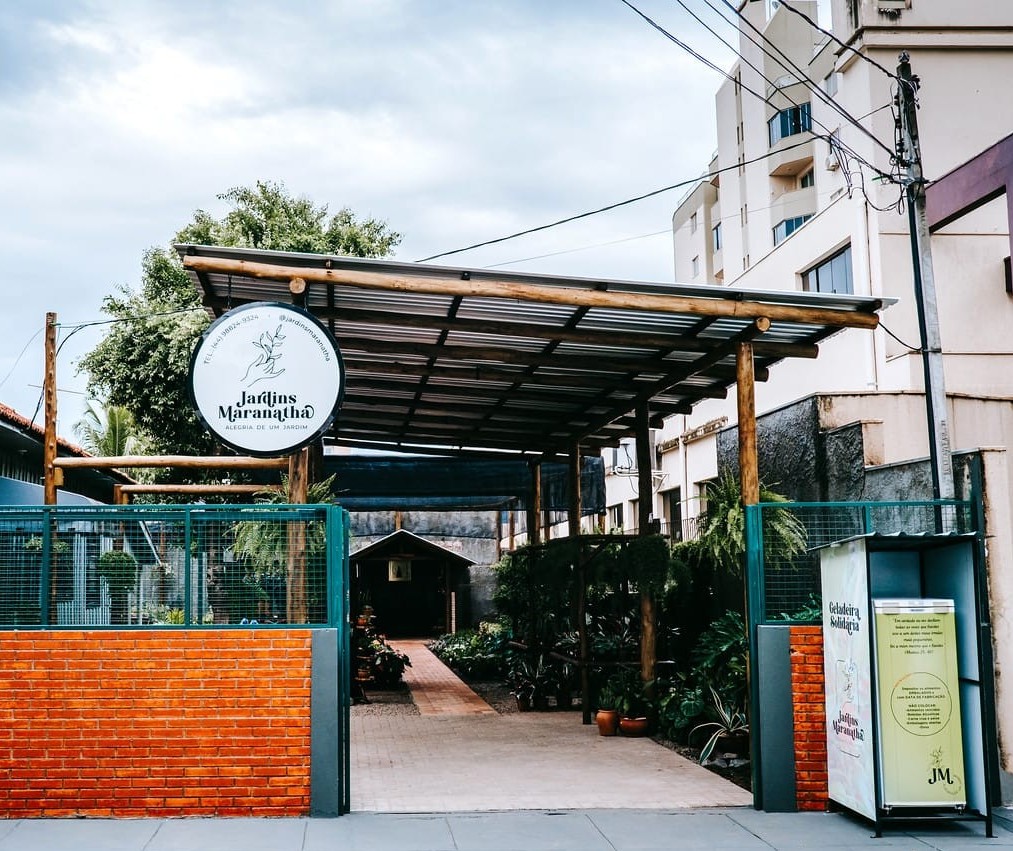 'Geladeira Solidária' arrecada alimentos para famílias de Cianorte