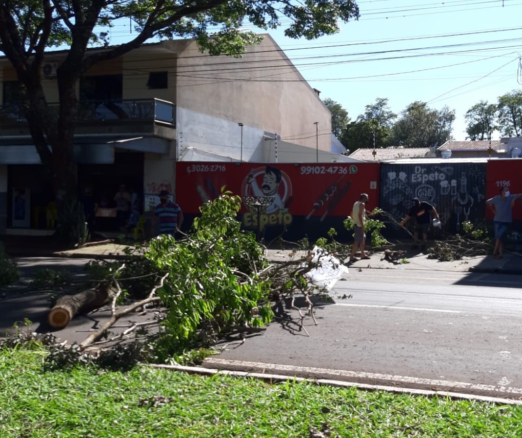 Moradores protestam contra a falta de energia