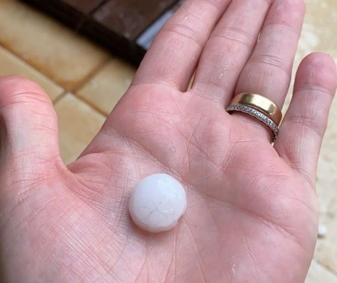 Maringá registra chuva de granizo e rajadas de vento de quase 100 km/h