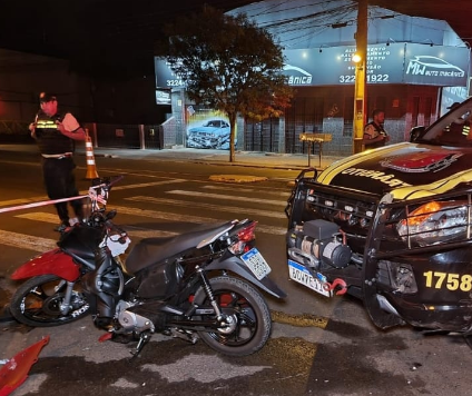 Motociclista fica em estado grave após se envolver em acidente com veículo da Semob