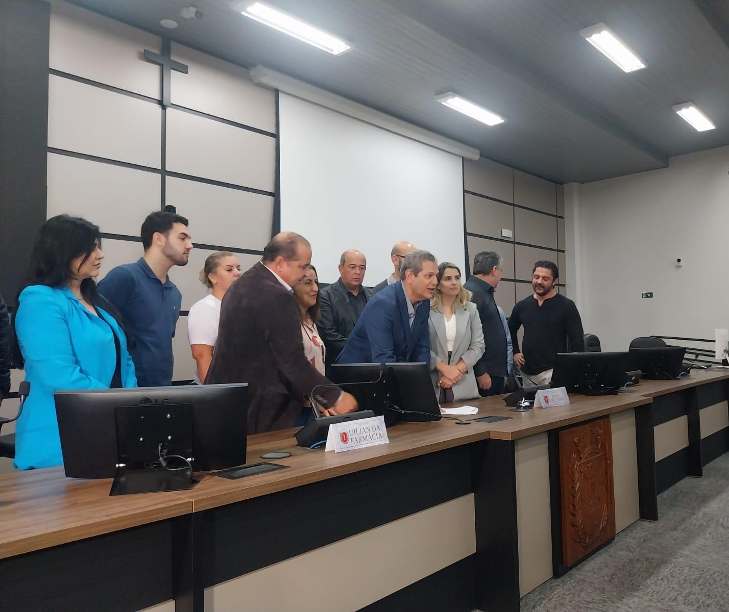 Prefeito protocola projeto que atende demanda histórica da enfermagem