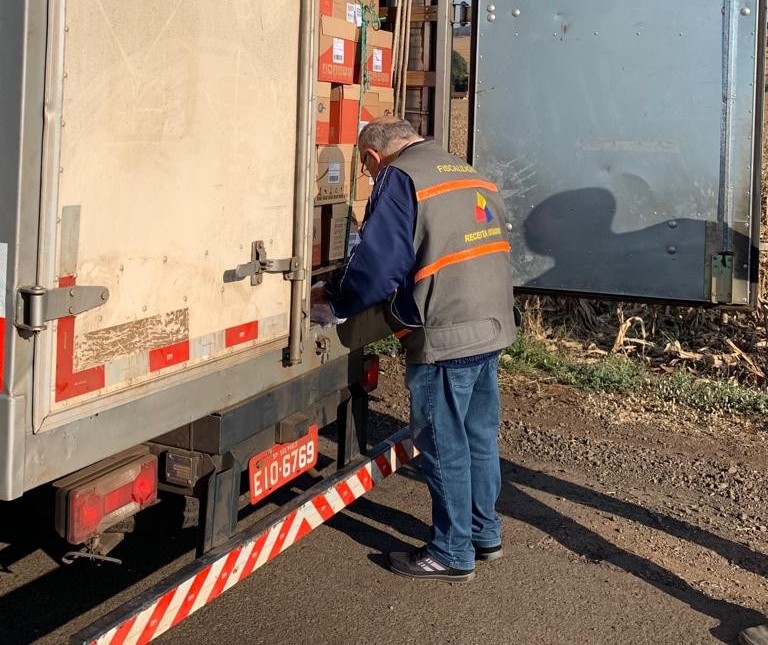 Oito veículos são autuados por transporte irregular de produtos