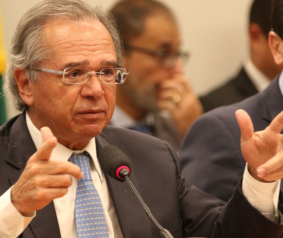 Paulo Guedes propõe injetar na economia recursos do FGTS