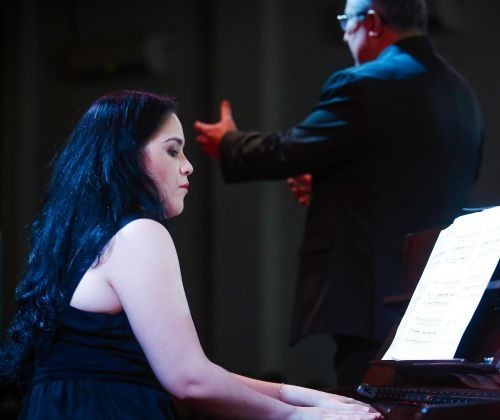 Duo de voz e piano apresenta canto lírico em Maringá