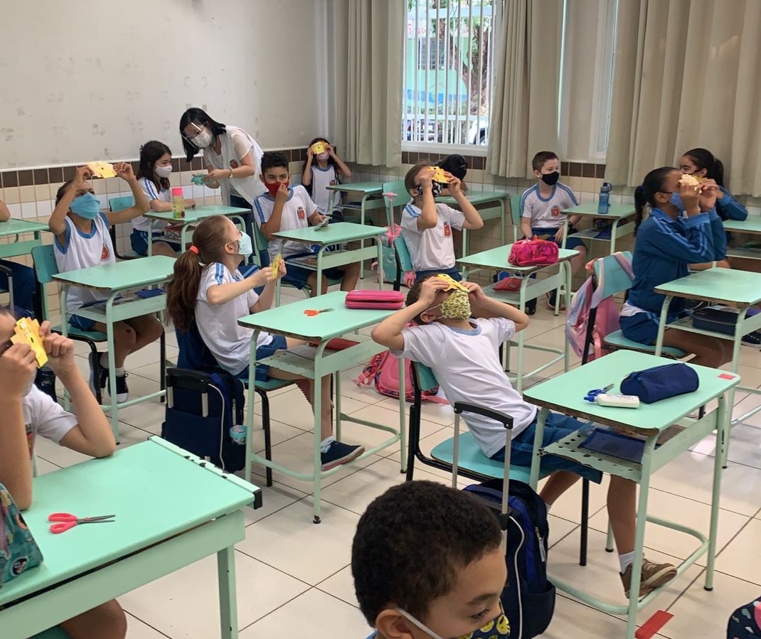 No projeto Micromundo alunos da rede municipal têm aulas com microscópio