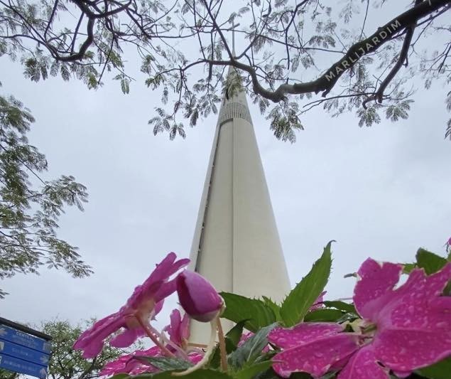 Depois de temporal na segunda, chuva continua em Maringá nesta terça